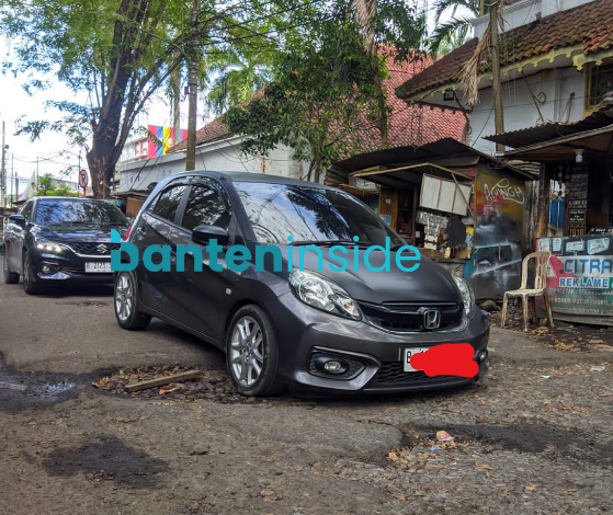 Awas Jalan Rusak! Ruas Jalan Kho Tarnaya Kota Serang Bikin Pemotor Jatuh