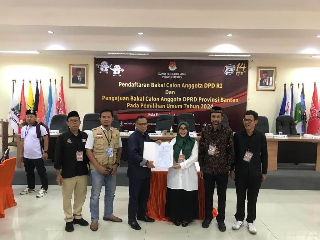 Ade Fauzi dan Ade Yuliasih Daftar DPD RI