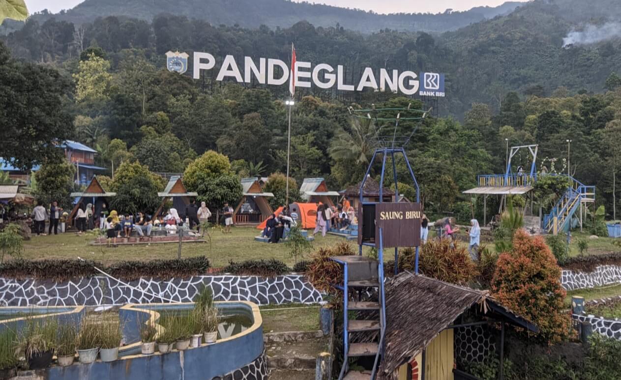Libur Idul Adha, Saung Gunung Karang Pandeglang Ramai Dikunjungi Wisatawan