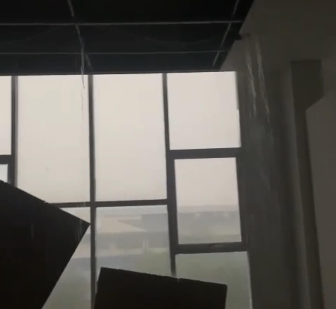 Diguyur Hujan Deras, Plafon Gedung Kantor Pertanahan Kota Serang Ambruk