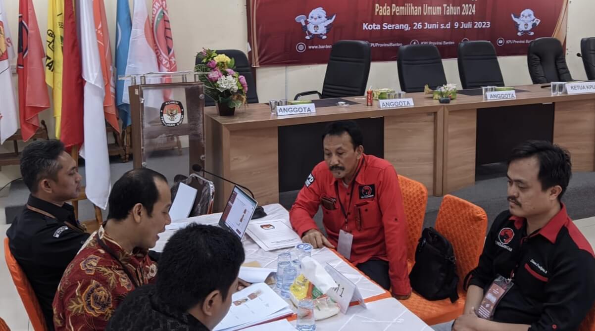 Giliran PDIP Banten Serahkan Perbaikan Syarat Bakal Caleg