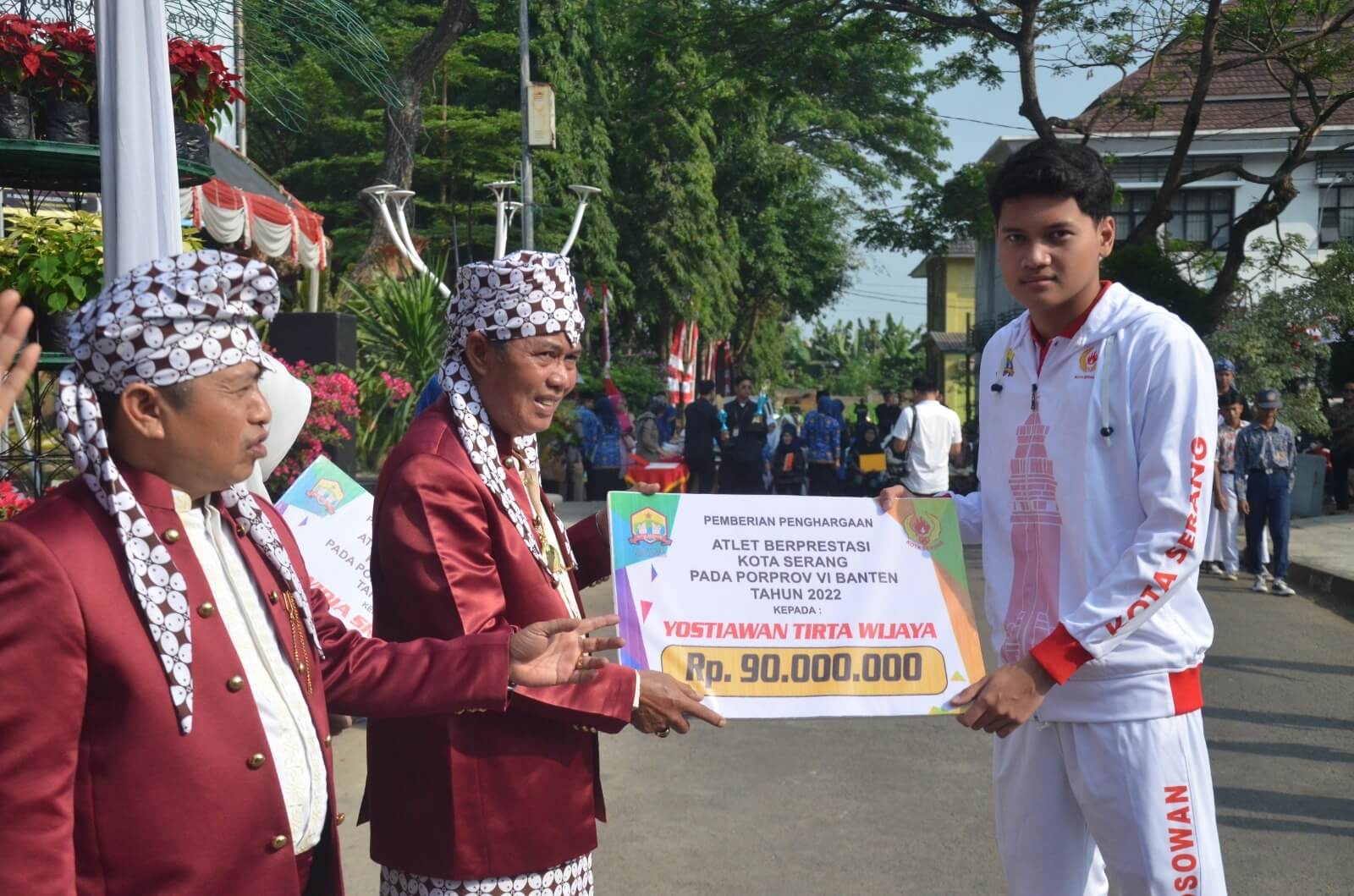 HUT Kota Serang, Atlet Peraih Medali di Porprov VI Banten Terima Bonus