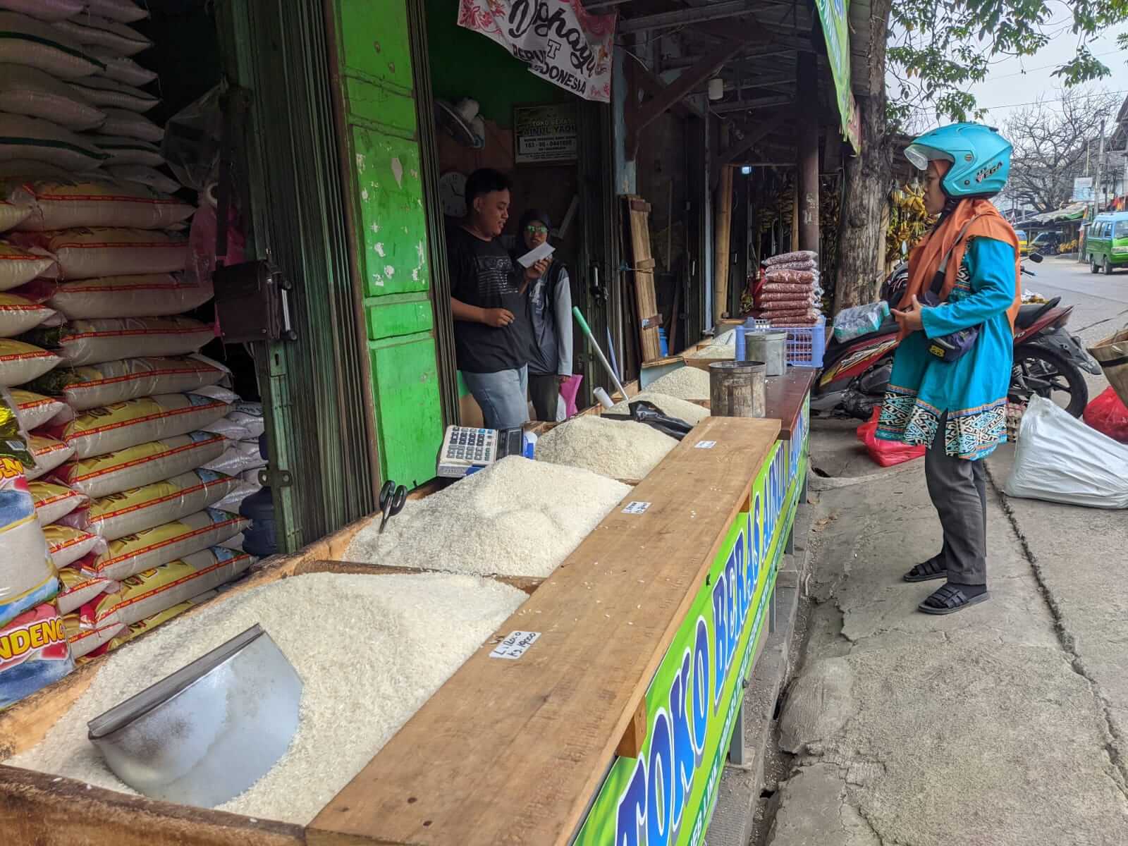 Harga Beras Naik Tiap Hari, Pedagang Ungkap Harganya