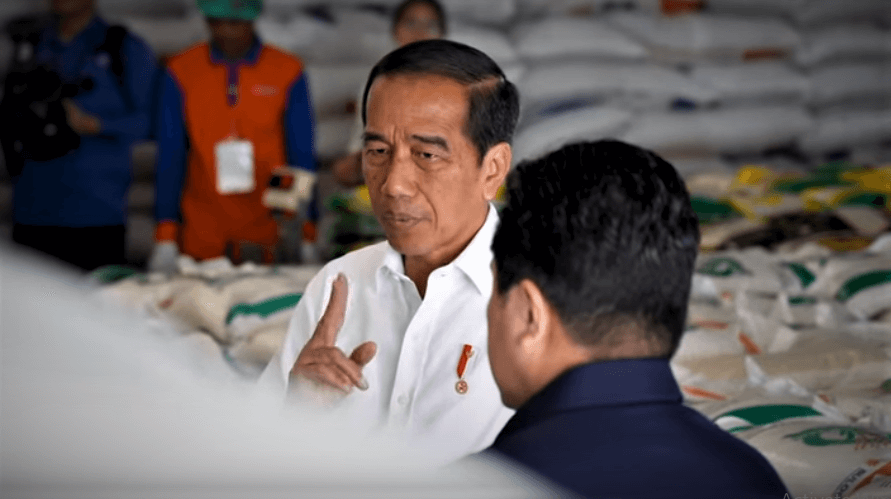 Pastikan Ketersediaan Cadangan Beras, Presiden Jokowi Datangi Gudang Bulog