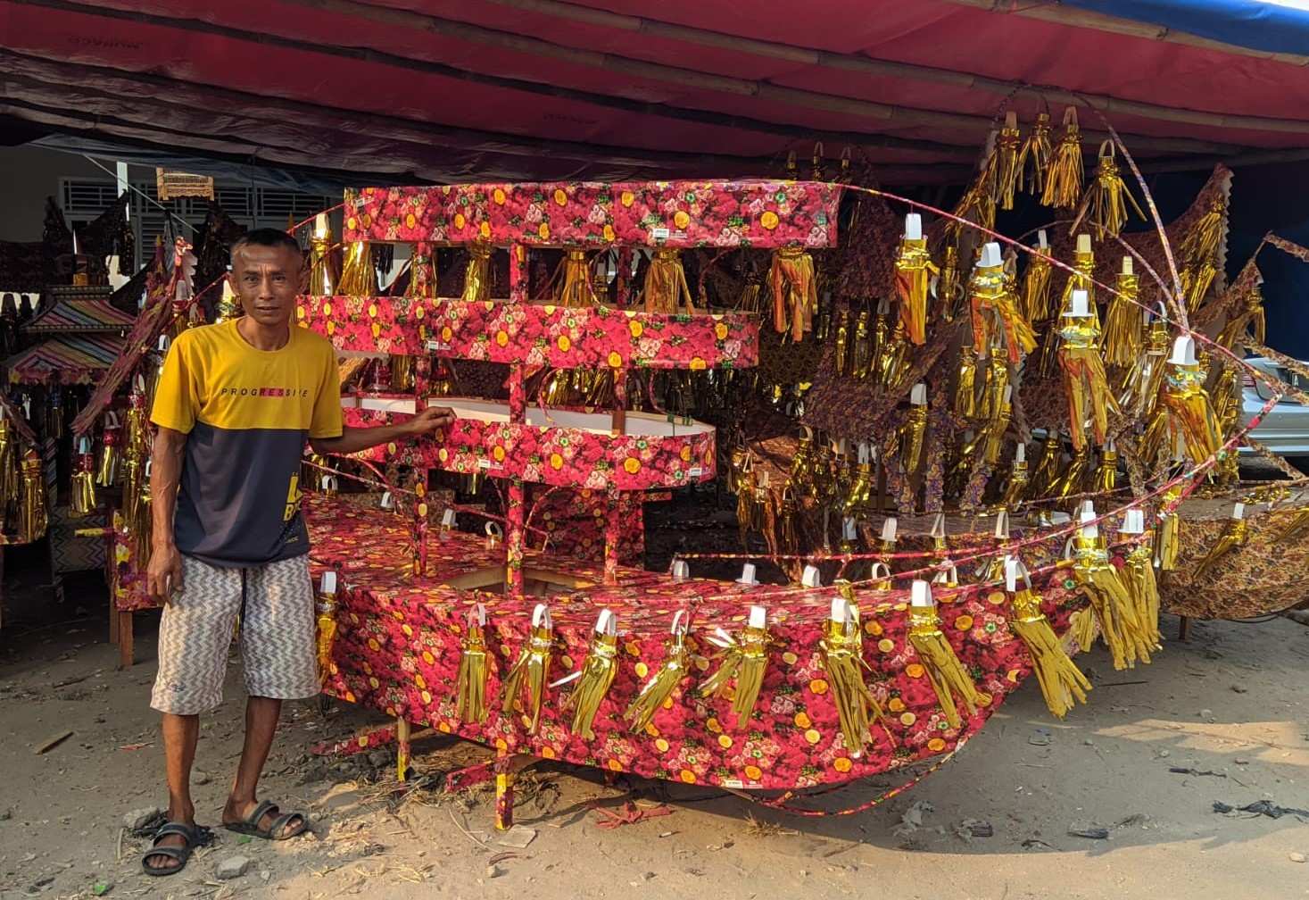 Rezeki Bulan Maulid, Rezeki Bagi Penjual Hiasan Panjang Mulud di Kota Serang