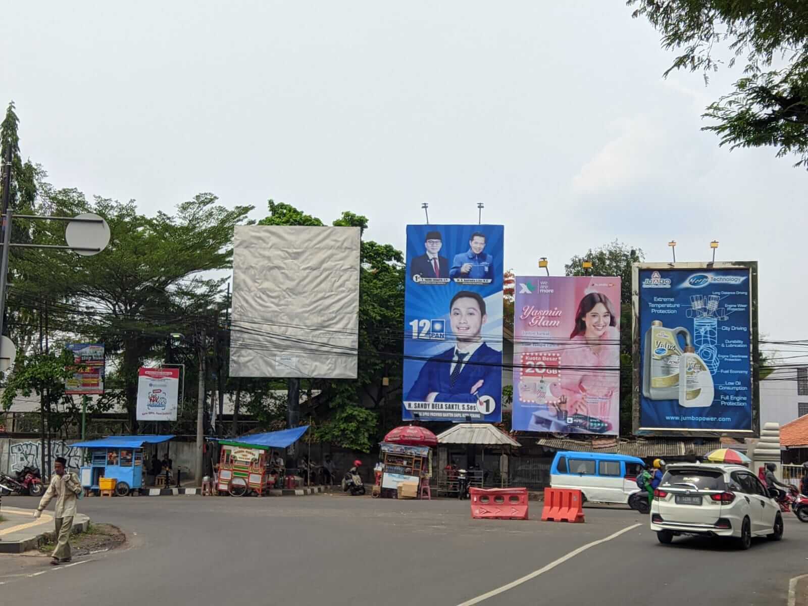 Bawaslu Tak Tegas Dalam Penertiban Peraga Kampanye