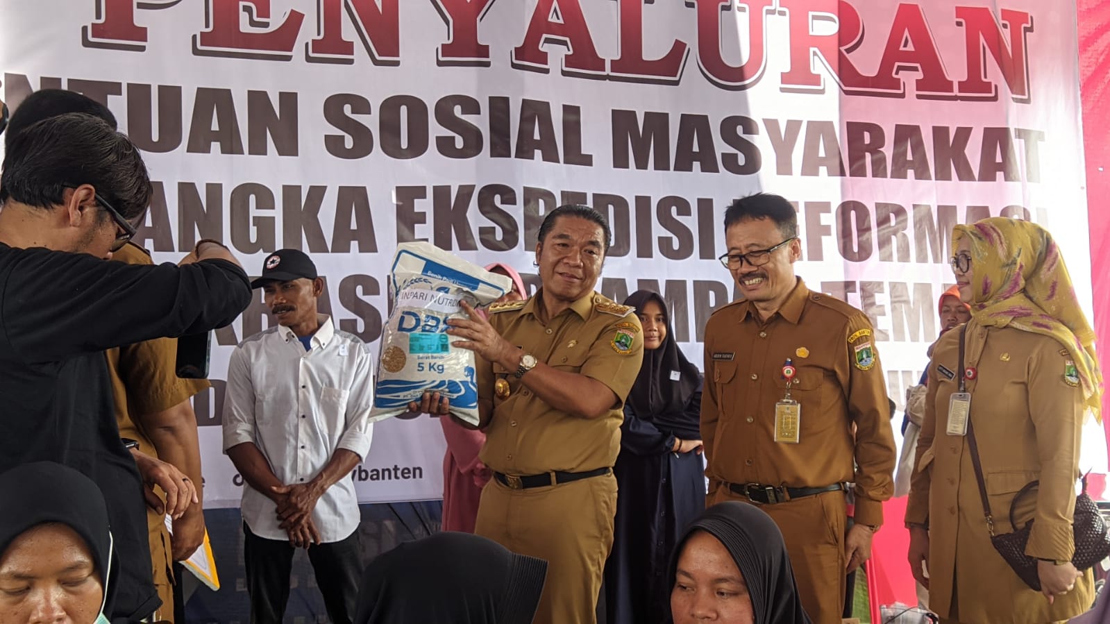 Pengamat : Pemerintah Harus Jamin Pembagian Bansos Tanpa Embel-embel Capres