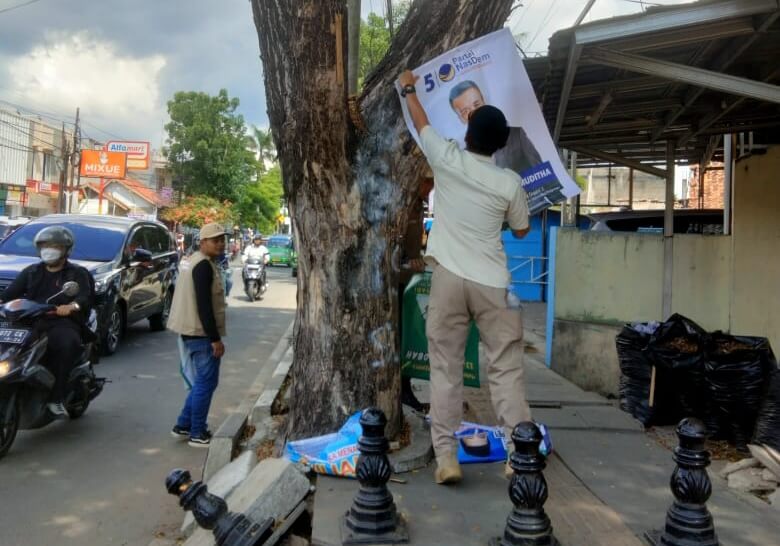 Dipasang Tak Sesuai Aturan, Ratusan APK Ditertibkan