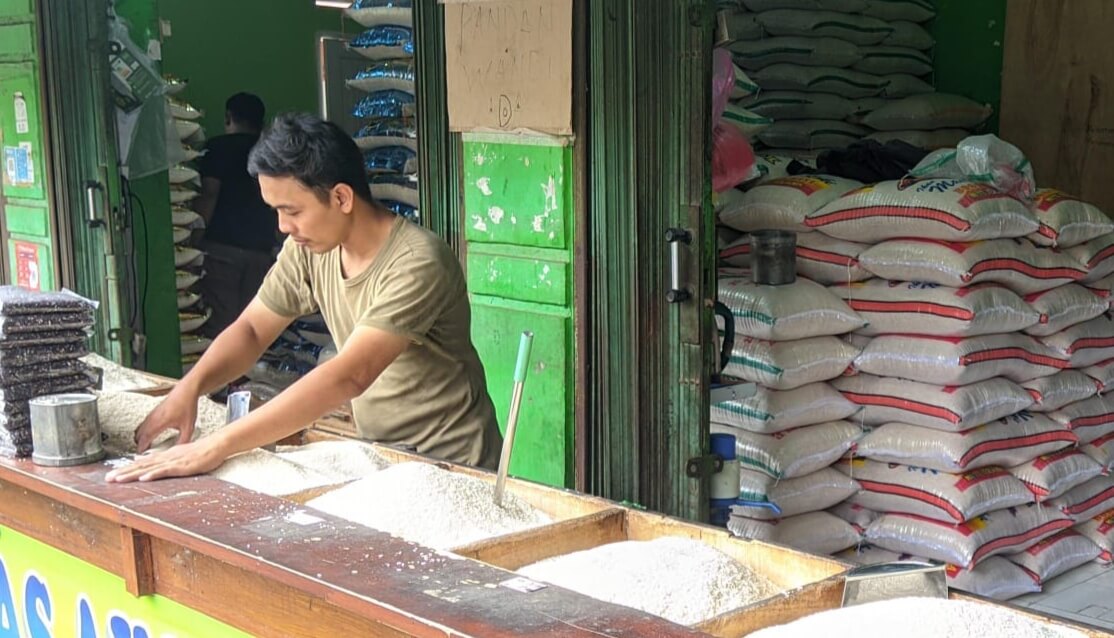 Harga Beras Terus Naik, Pedagang Soto dan Pecel Lele Terpaksa Kurangi Porsi Nasi