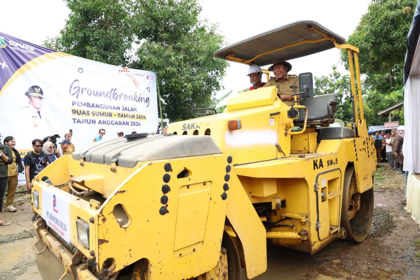 Pj Gubernur Groundbreaking Pembangunan Ruas Jalan Cikumpay-Ciparay dan Sumur-Taman Jaya