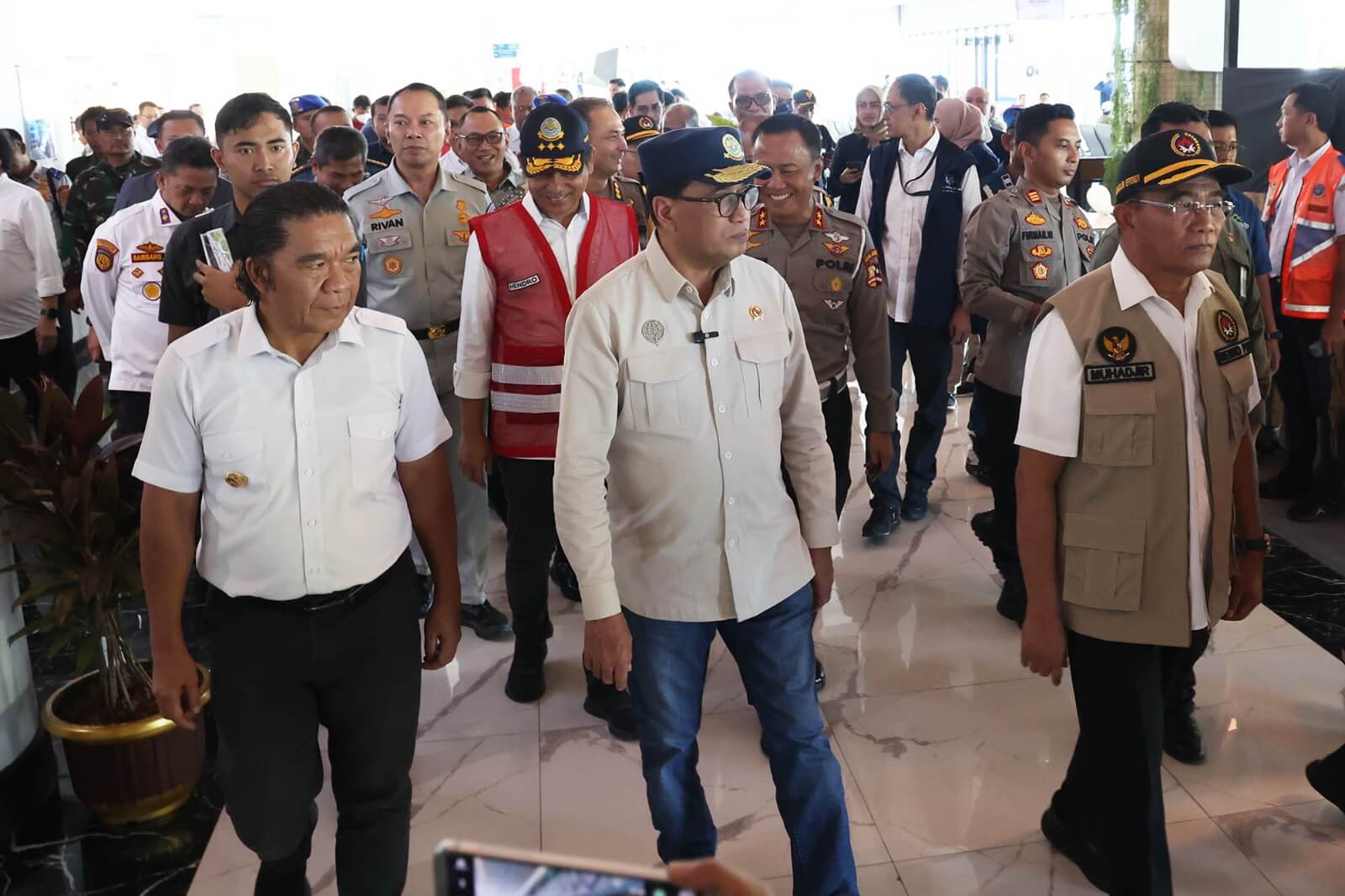 Menko PMK dan Menhub Pastikan Kesiapan Arus Mudik di Pelabuhan Merak