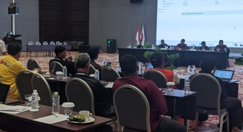 Protes Saksi Partai Demokrat Warnai Repitulasi Suara KPU Kota Serang