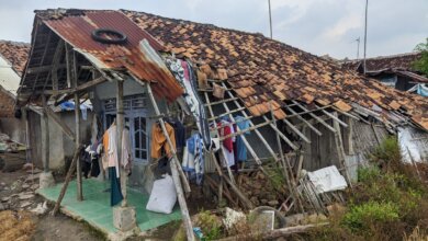 Tinggal Di Rumah Yang Hampir Roboh, Tak Pernah Tersentuh Bansos