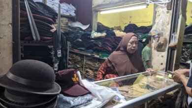 Curhat Penjual Seragam Sekolah di Pasar Rau Kota Serang,  Sepi Pembeli dan Harus Bersaing dengan Pedagang Online