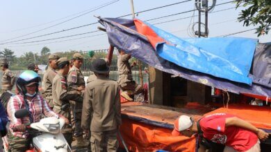 Pol PP Bongkar Puluhan Lapak di Pasar Ciherang Cikande Kabupaten Serang
