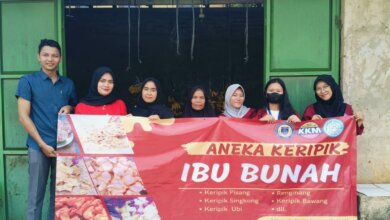 Mahasiswa Uniba Bantu UMKM Aneka Keripik, Tingkatkan Daya Saing di Kelurahan Nyapah