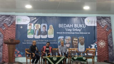Bedah Buku Uang Terbang : Uang, Produk Manusia Yang Mengendalikan Manusia