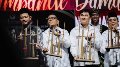 Andra Soni-Dimyati Ajak Pendukung Berkampanye dengan Gembira