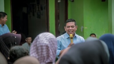 Warga Respons Positif Program Sekolah Gratis Andra Soni-Dimyati