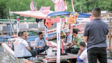 Bertemu Nelayan di Pelabuhan Ketapang, Andra Soni Ingin Wujudkan  Kesejahteraan Nelayan dan Petani