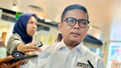 Jelang Debat Perdana Pilgub Banten, Andra Soni:  Doa Keluarga, Orang Tua, dan Ulama