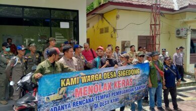 Warga Geruduk Kantor Camat Mancak Kabupaten Serang, Tolak Pembangunan TPSA di Desa Sigedong