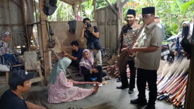 Produksi Sapu Lidi, Menteri Desa dan PDT Sebut Desa Sindangheula Punya Potensi Ekonomi yang Besar