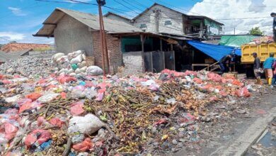 Gunungan Sampah di Pasar Banjar Cikande Kabupaten Serang Tak Tertangani