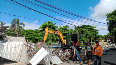Kios Pedagang di Taman Sari Dibongkar Pemkot Serang