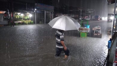 Diguyur Hujan Semalaman, Kawasan Sekitar Pasar Rau Kota Serang Terendam Banjir, Air Masuk Ke Toko