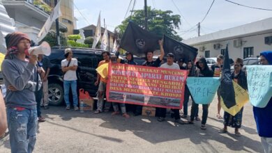 Sungai Diuruk PIK 2, Warga Demo BBWSC3 Sambil Bawa Monyet