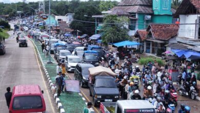 H+2 Lebaran Idulfitri, Pewisata Berjubel Menuju Pantai Anyer