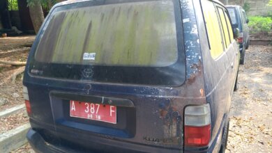 Mobil Dinas Pemkot Serang Terbengkalai dan Nunggak Pajak