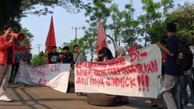 Budi-Agis Disebut Gagal Penuhi Janji 100 Hari Kerja, Enggan Temui Demostran