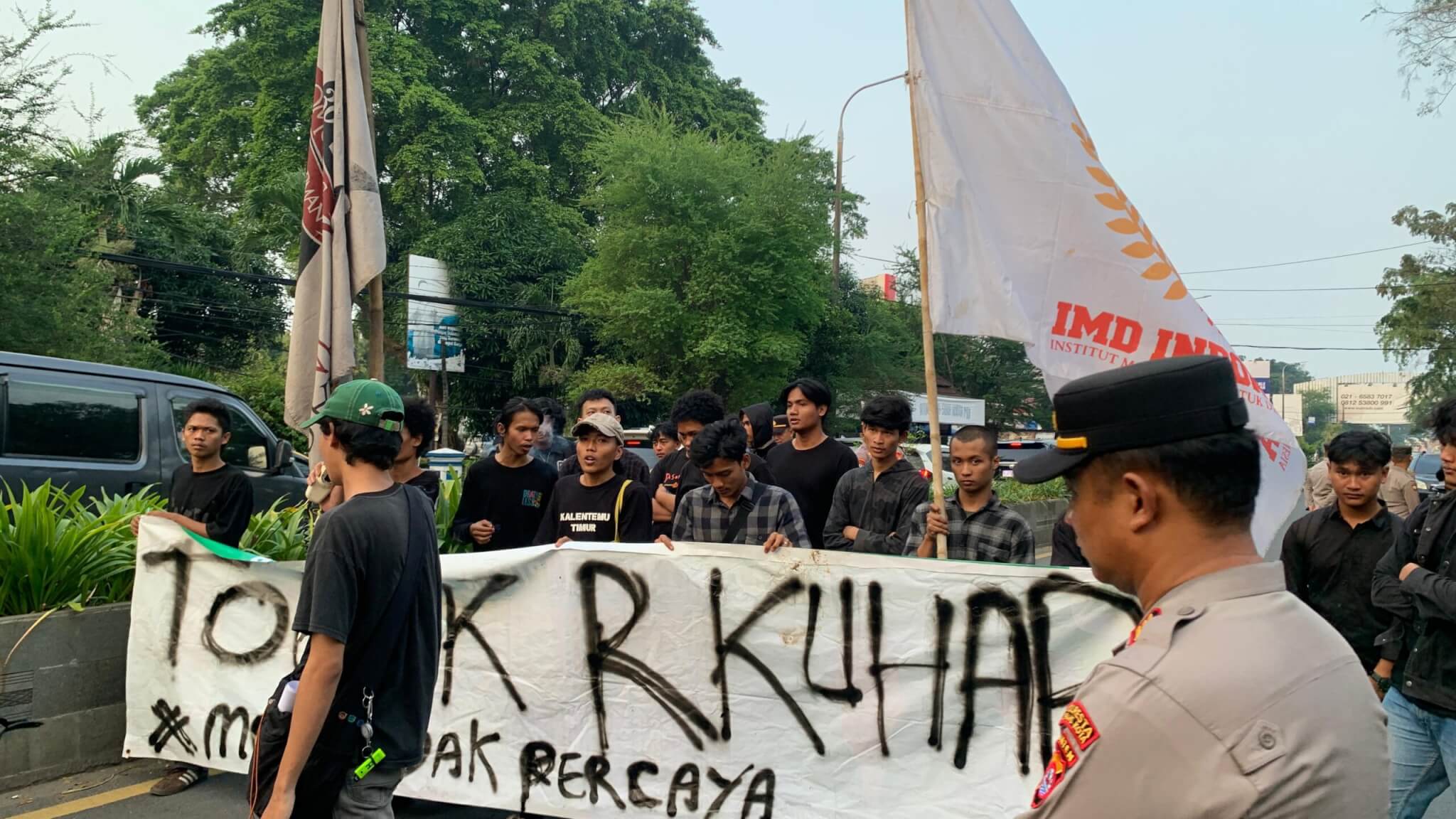 Mahasiswa Banten Demo Tolak RUU KUHAP 2025