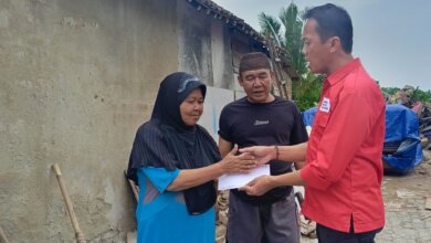 PMI Kota Serang Salurkan Bantuan untuk Warga Terdampak Bencana di Kasemen