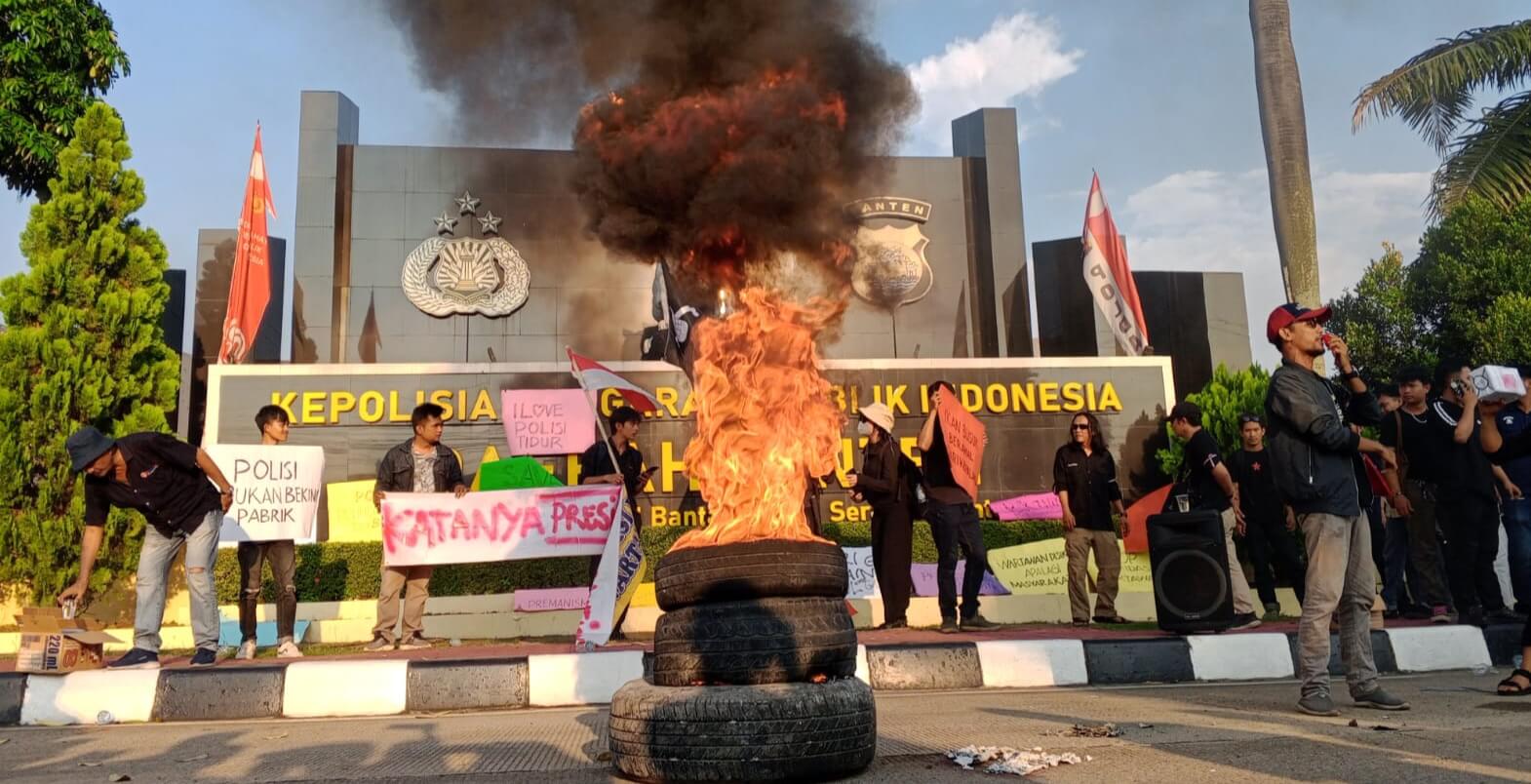 ‎Demo Polda Banten, Kapolda Didesak Usut Tuntas Kasus Pengeroyokan Wartawan
