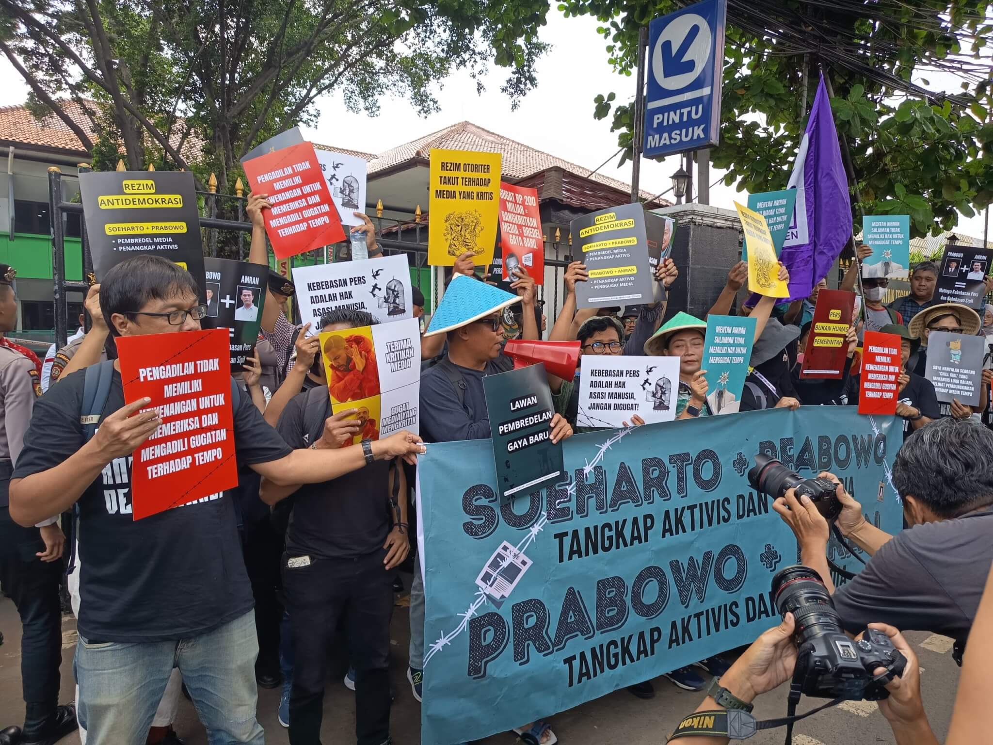 ‎Koalisi Masyarakat Sipil Gelar Aksi Solidaritas Dukung Tempo