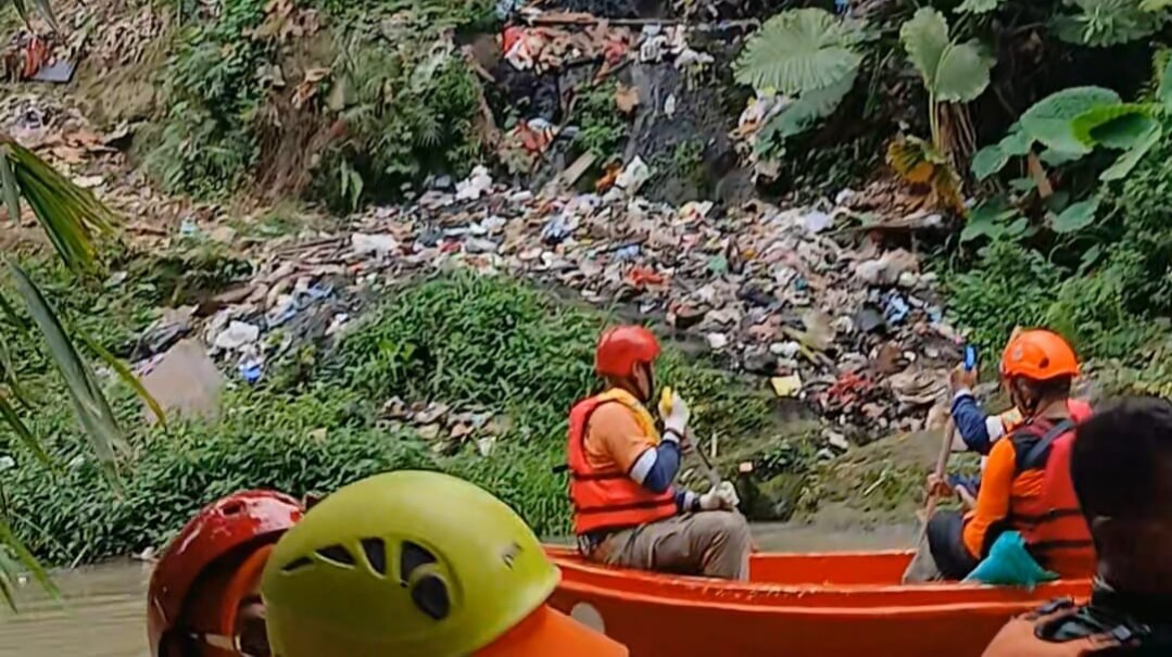 Komunitas Peduli Sungai Banten : Dari 49 Titik Sampah di Sungai Cibanten , Tersisa 16 Titik