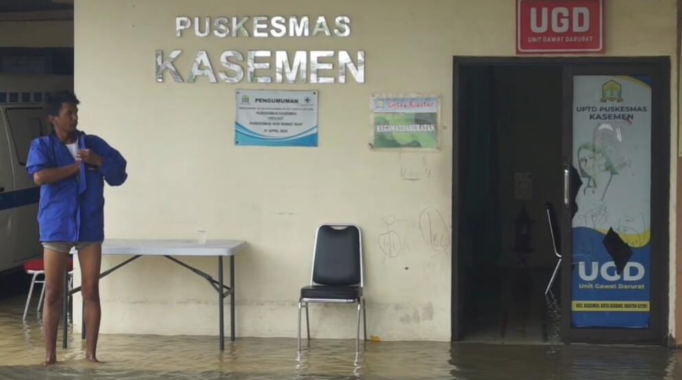 Terendam Banjir, Pelayanan Puskesmas Kasemen Lumpuh