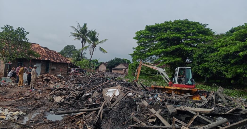 Derita Warga Kampung Kroya Kota Serang : Habis Diterjang Banjir, Terbit Penggusuran