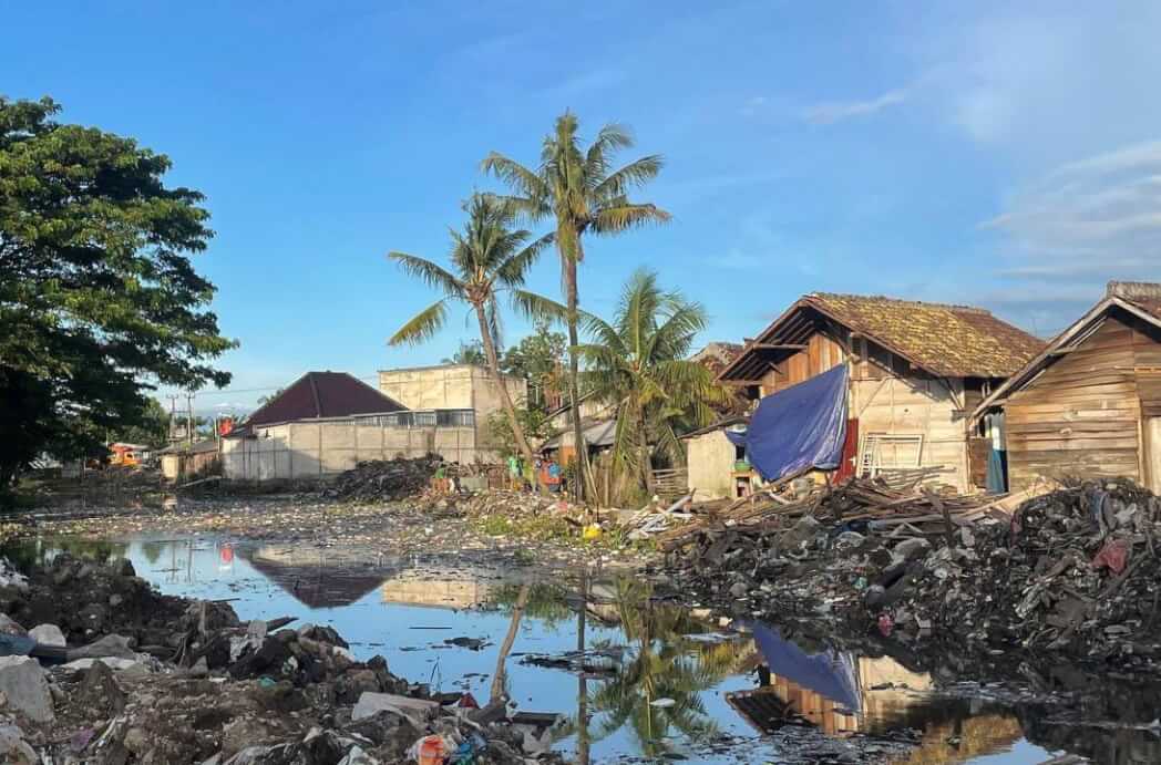 Sampah Penuhi Kali Kroya Kota Serang