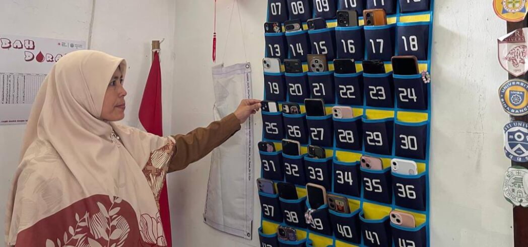 Guru Respons Positif Larangan Penggunaan Ponsel di Sekolah di Banten