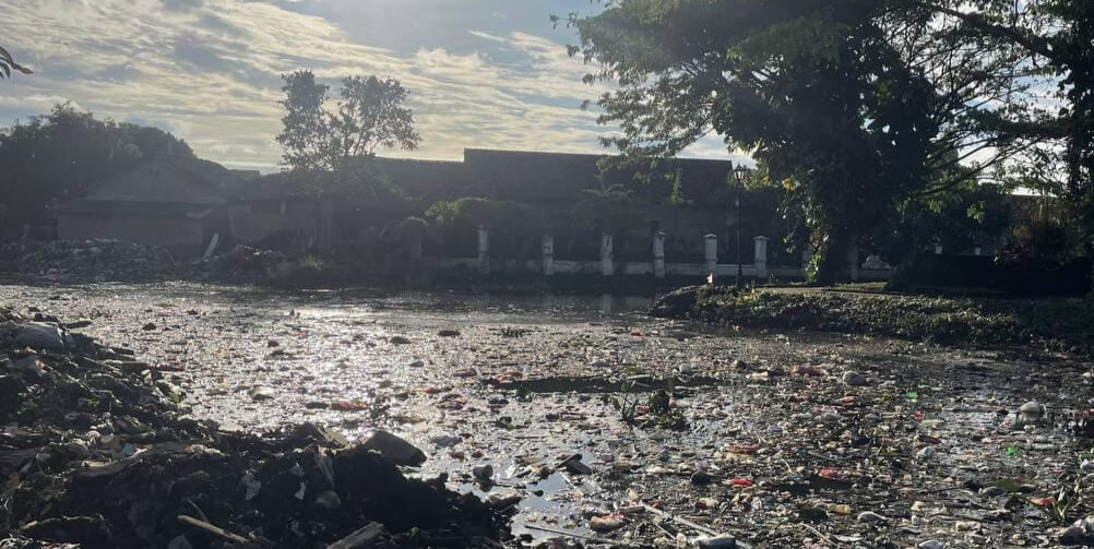 Pembersihan Sampah Kali Kroya Kota Serang Wewenang Dinas PUPR Banten dan BBWSC